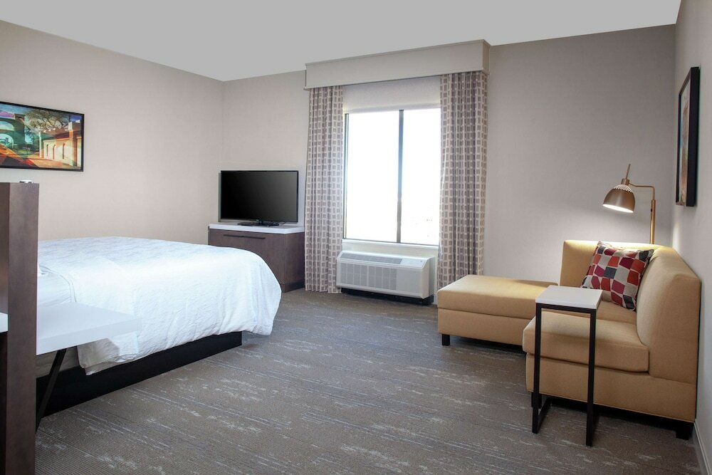 Premium Room, 1 King Bed, Accessible, Bathtub