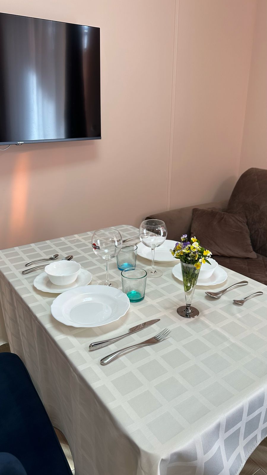 Двухместный номер с двуспальной кроватью и дополнительной кроватью