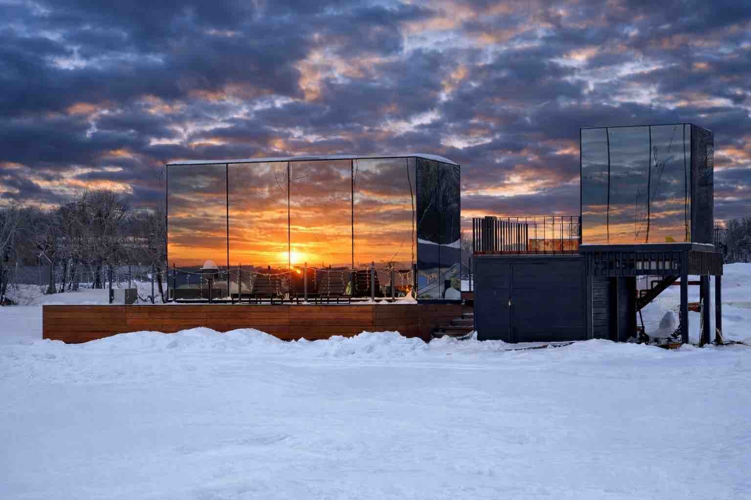 Зеркальный дом - первая линия