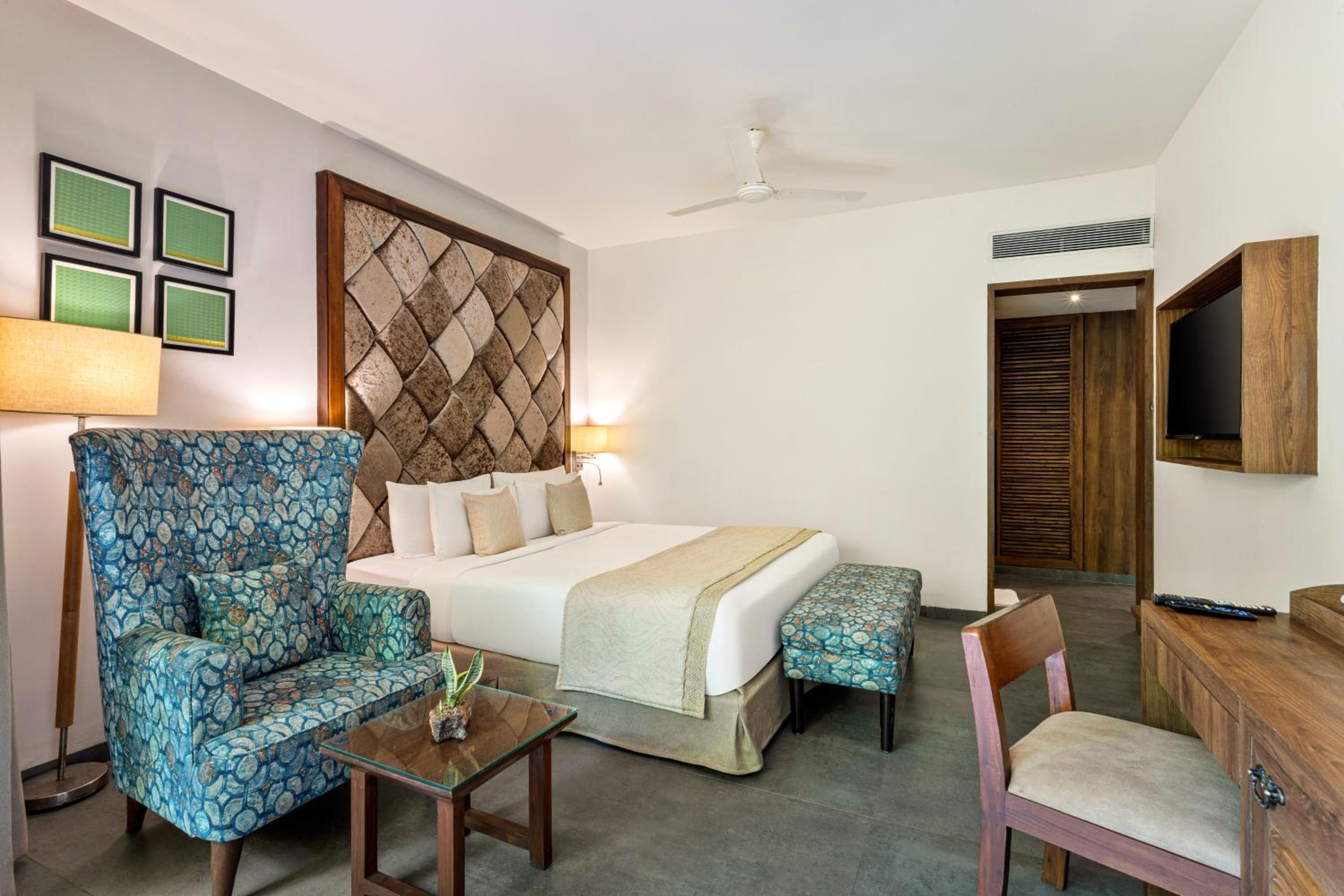 Superior Deluxe Room with Balcony (with complimentary Kayaking and 20% off on Massage session)