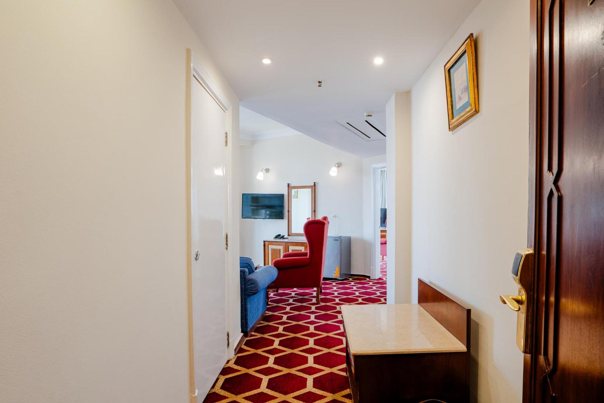 Superior King Suite