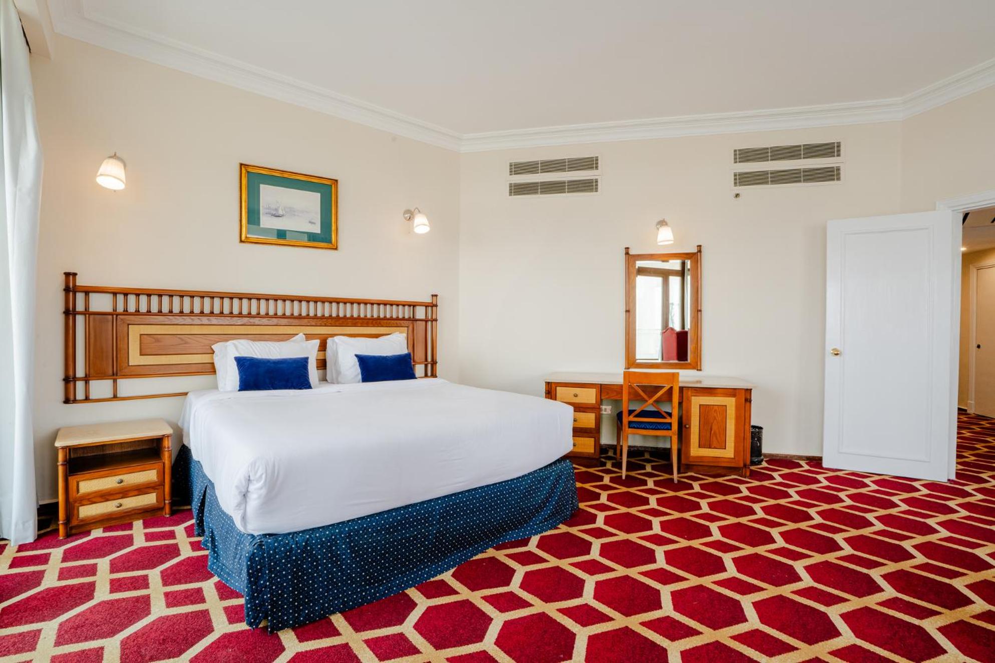 Superior King Suite