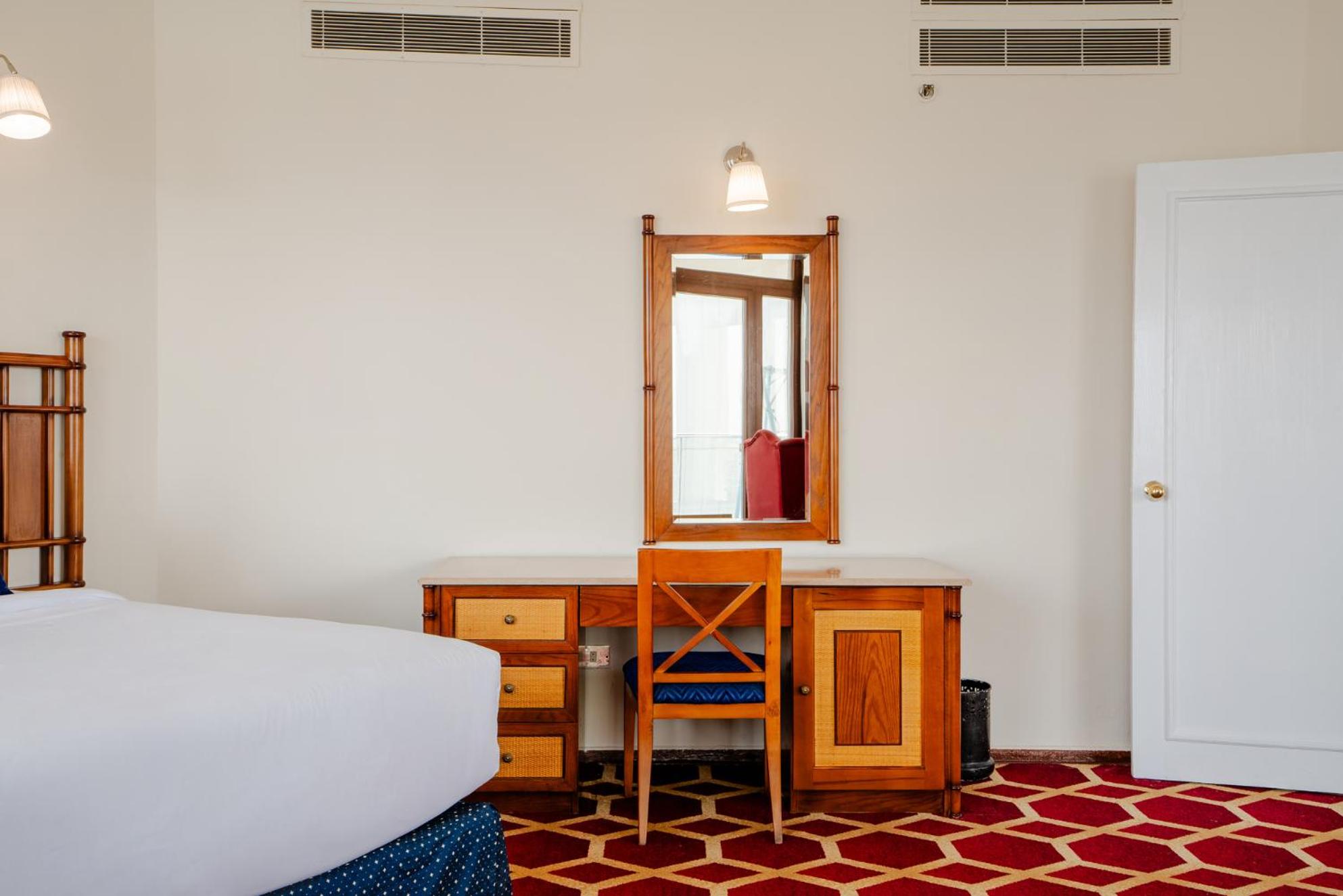 Superior King Suite
