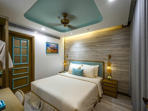 Deluxe Double (Internal Window) в Icon Saigon - LifeStyle Design Hotel