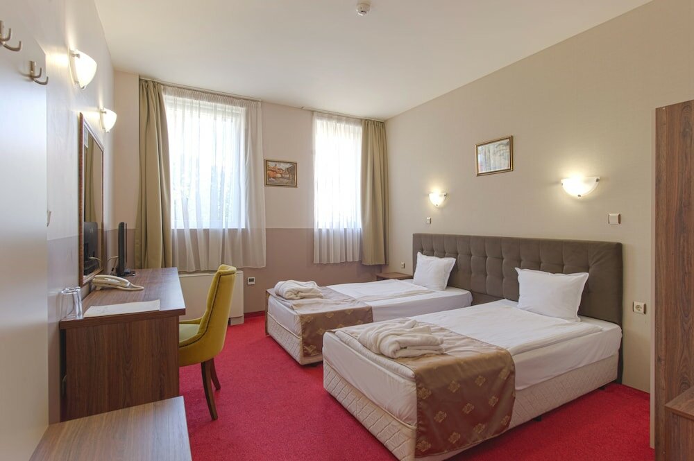 Standard Double Room, 2 Twin Beds, City View
