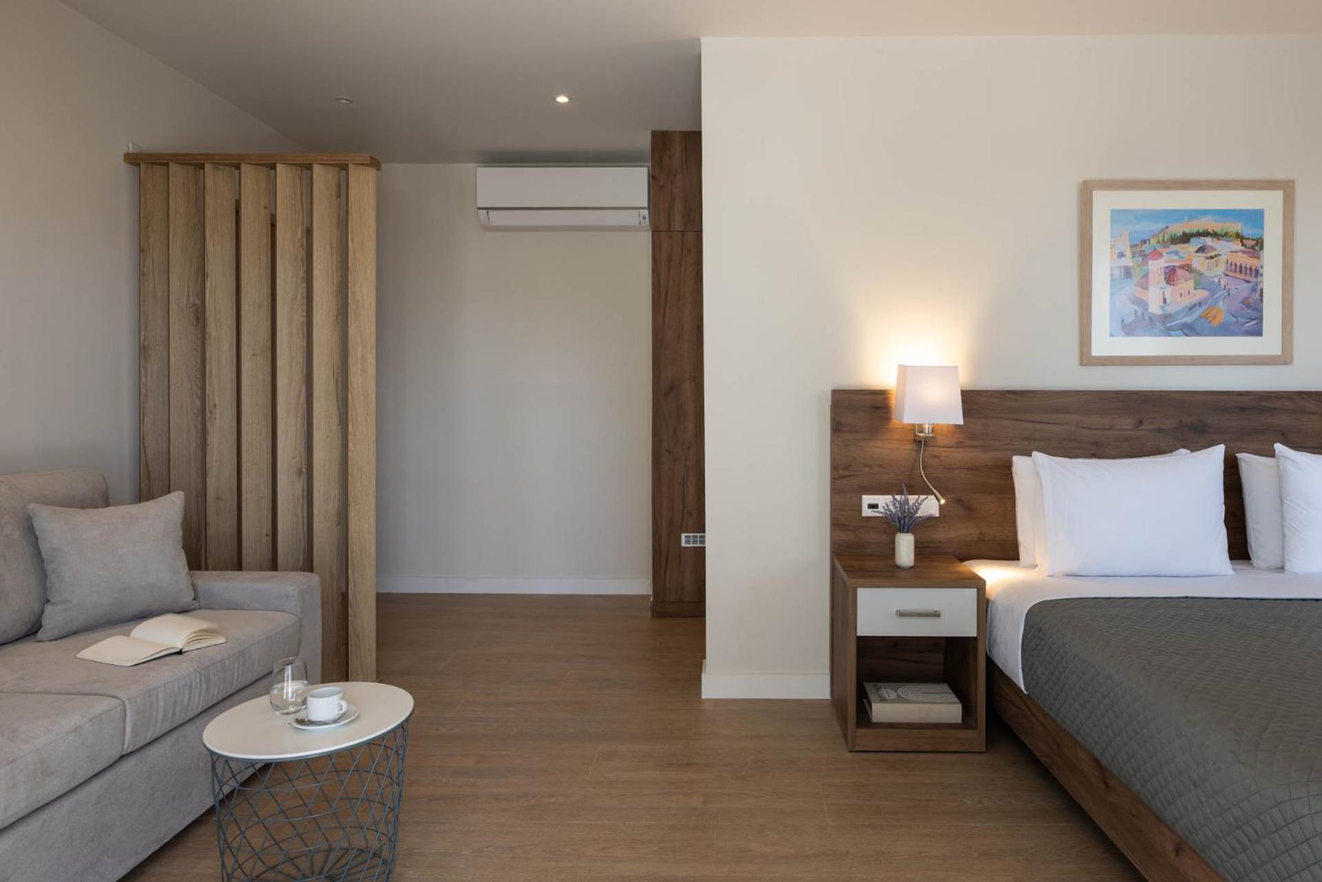 Suite with Terrace City and Port View