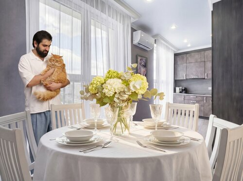 Апартаменты (спальня + гостиная + кухня-столовая + гардеробная, вид на  город) с большой станцией "Алиса" и кофемашиной.