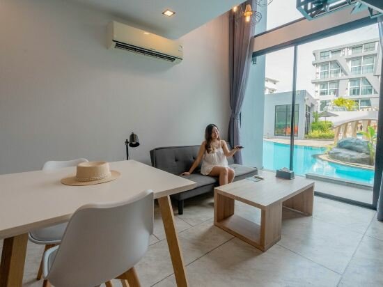 Pool Access Loft Apartment