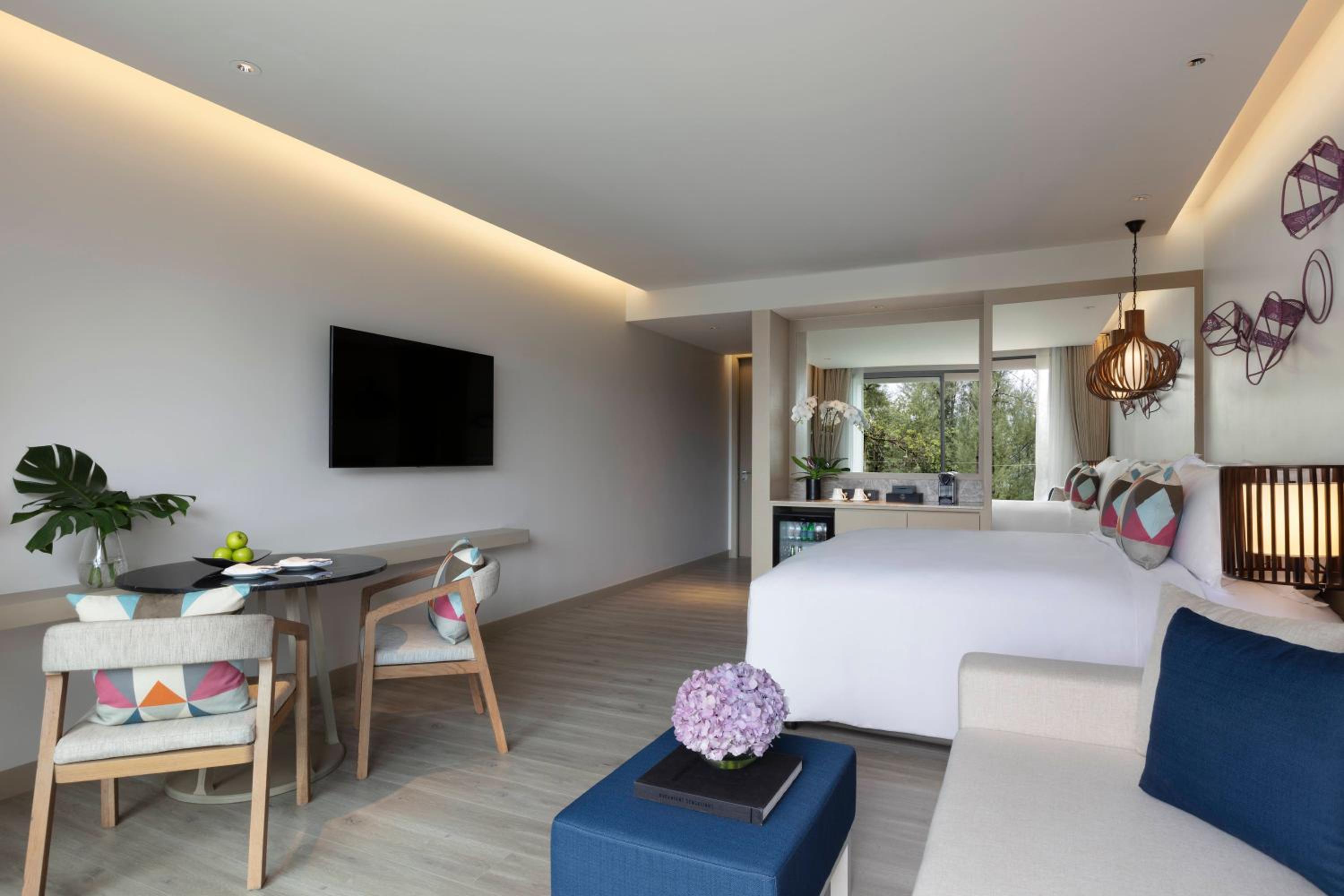 Deluxe Corner Room 