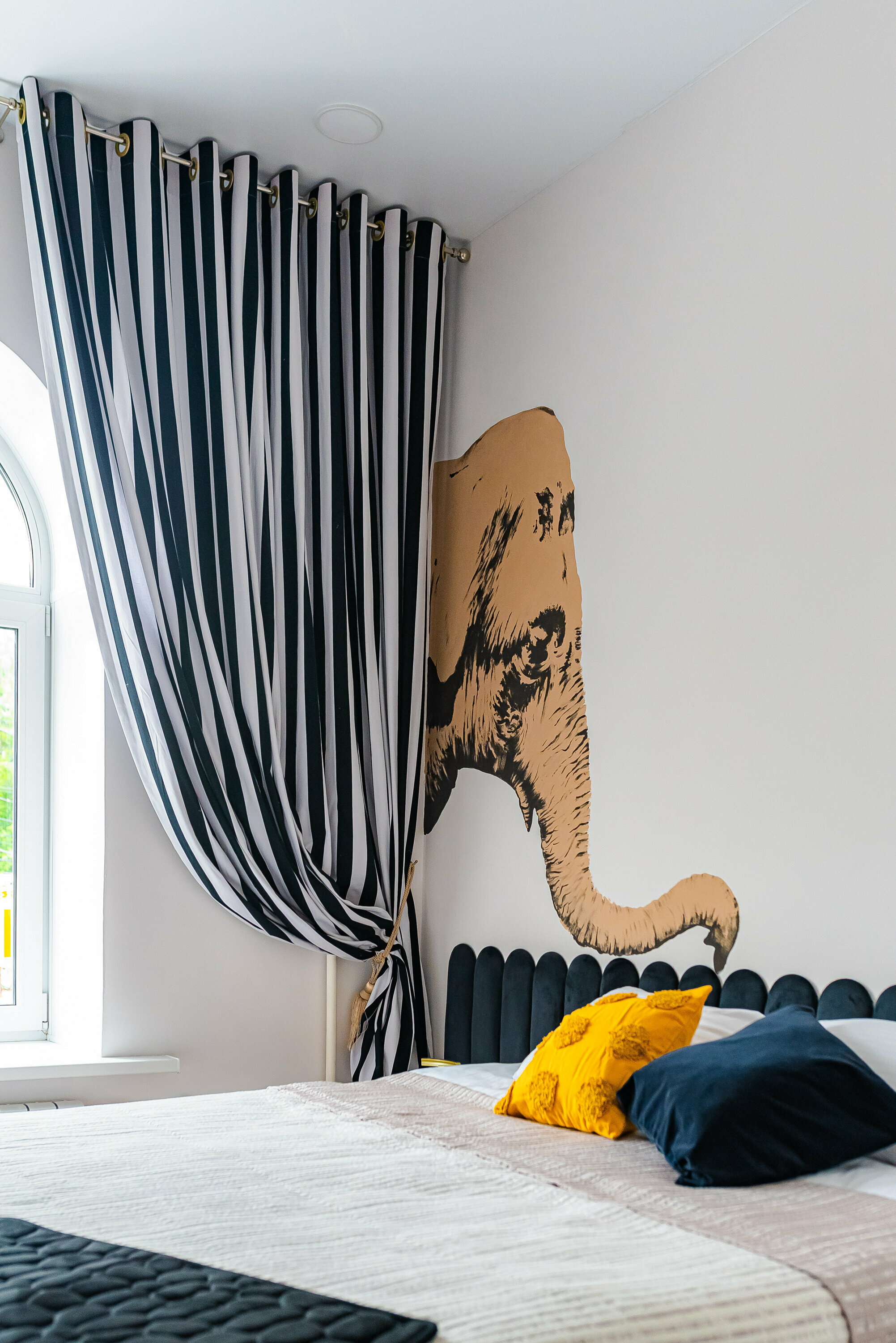 Номер со Слоном