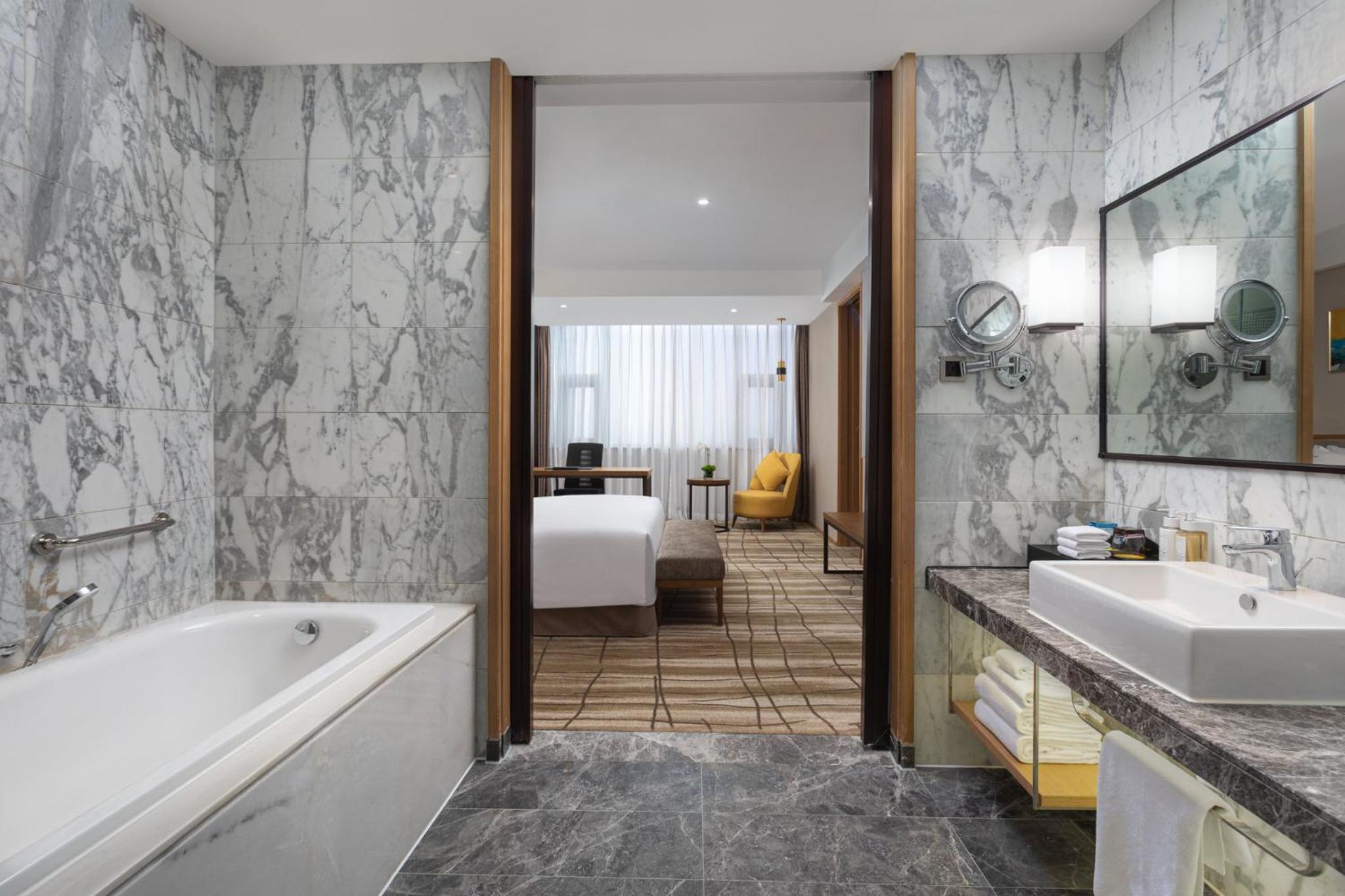 One-Bedroom King Suite