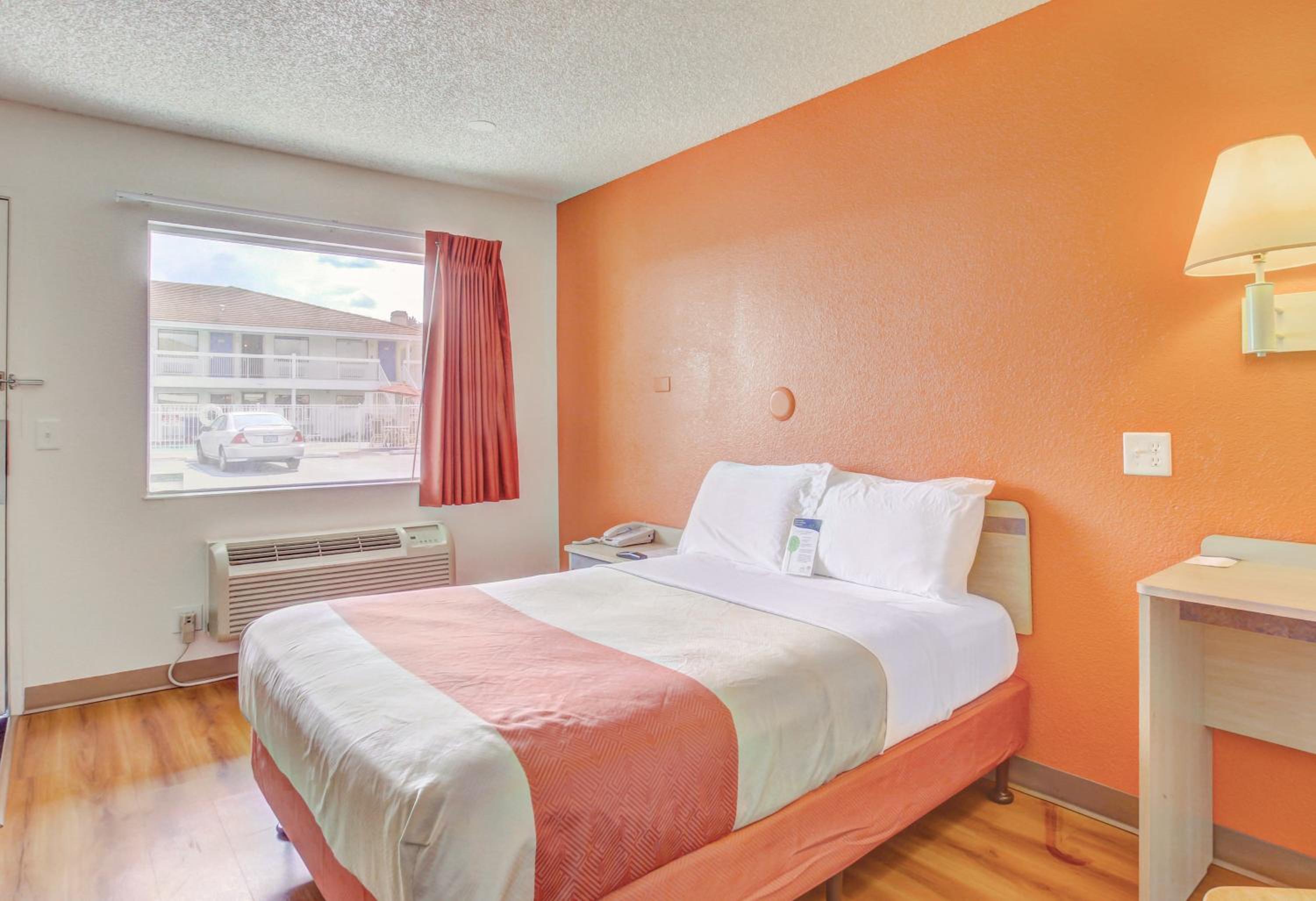 1 Full Bed | ADA/Tub/Mini Fridge