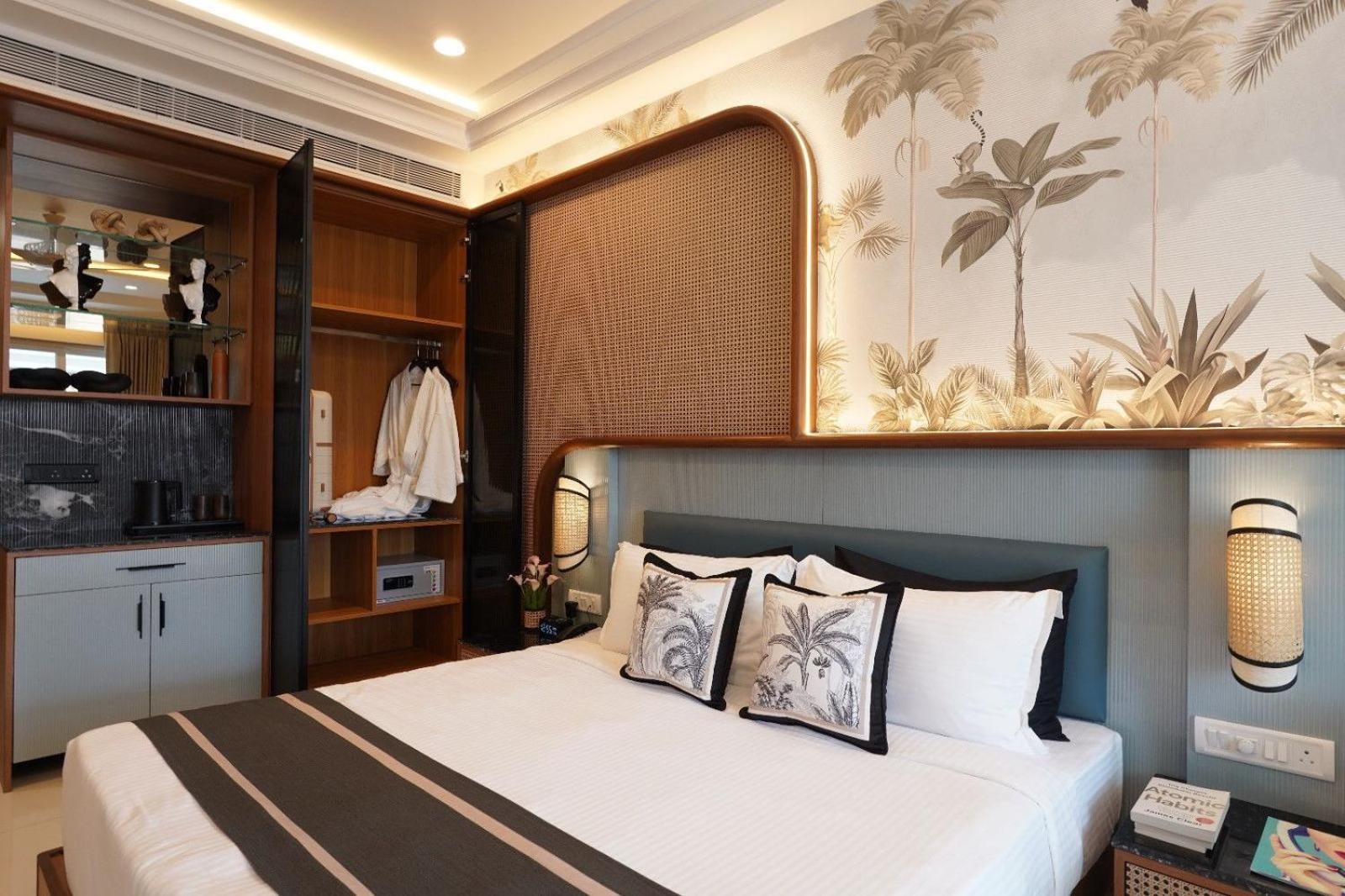 Junior Suite with Pool View