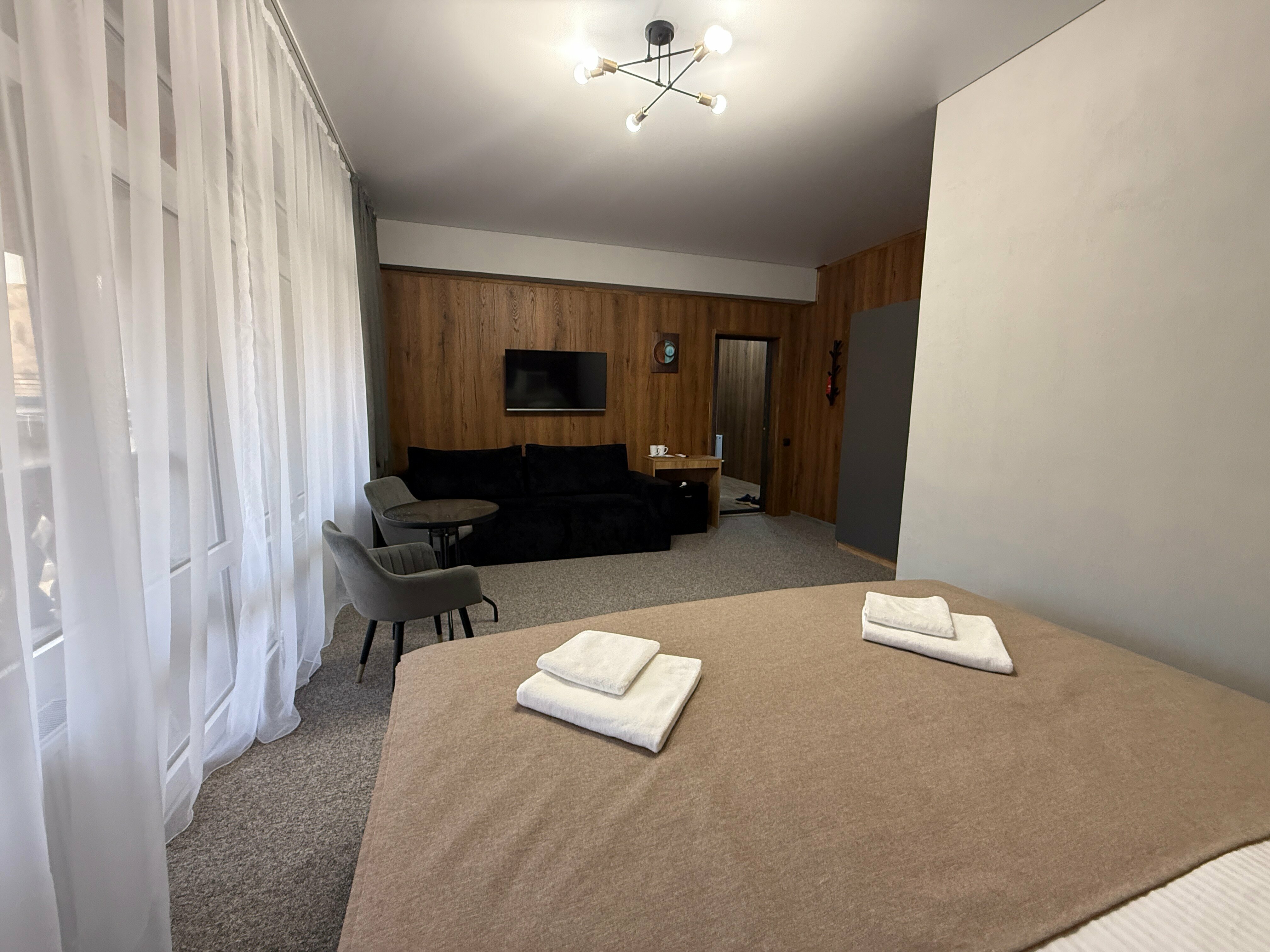 Четырехместный однокомнатный люкс с балконом