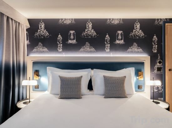 Eiffel Tower View Duplex Suite