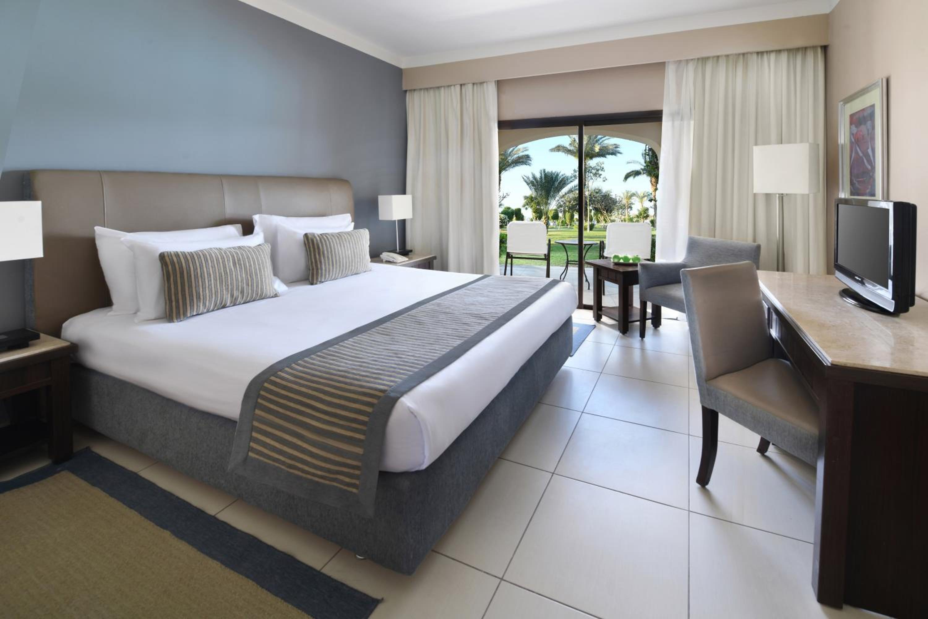  Deluxe Family Room with Garden View