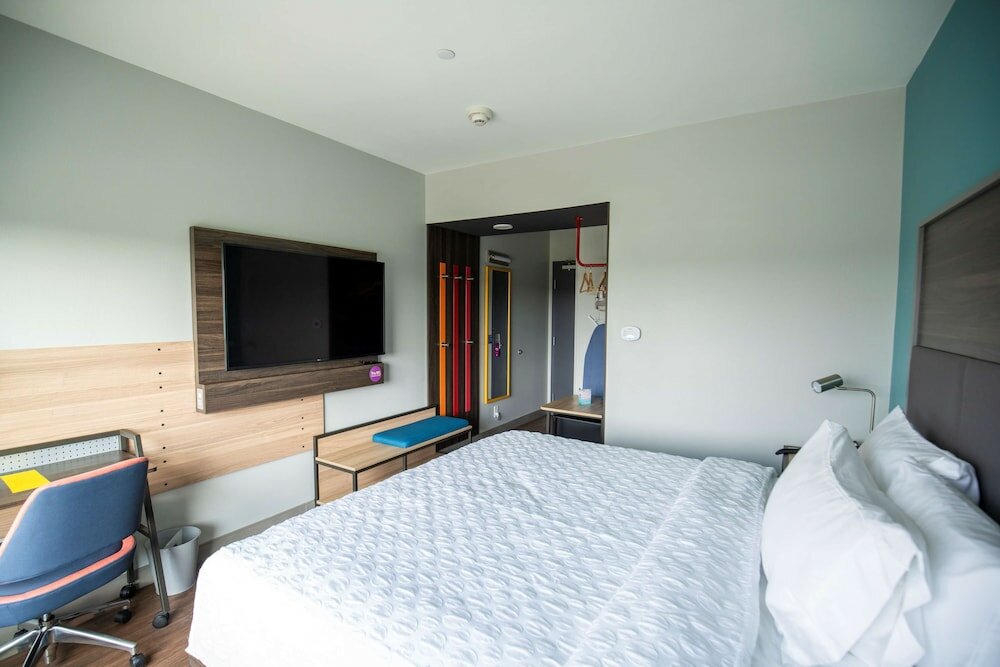 Room, 1 King Bed, Accessible (Hearing)