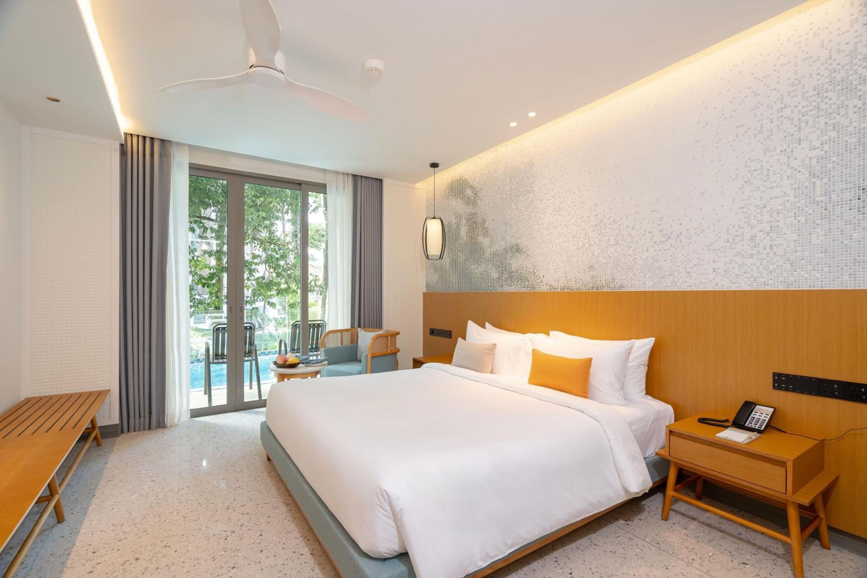 Superior King Room - Pool Access