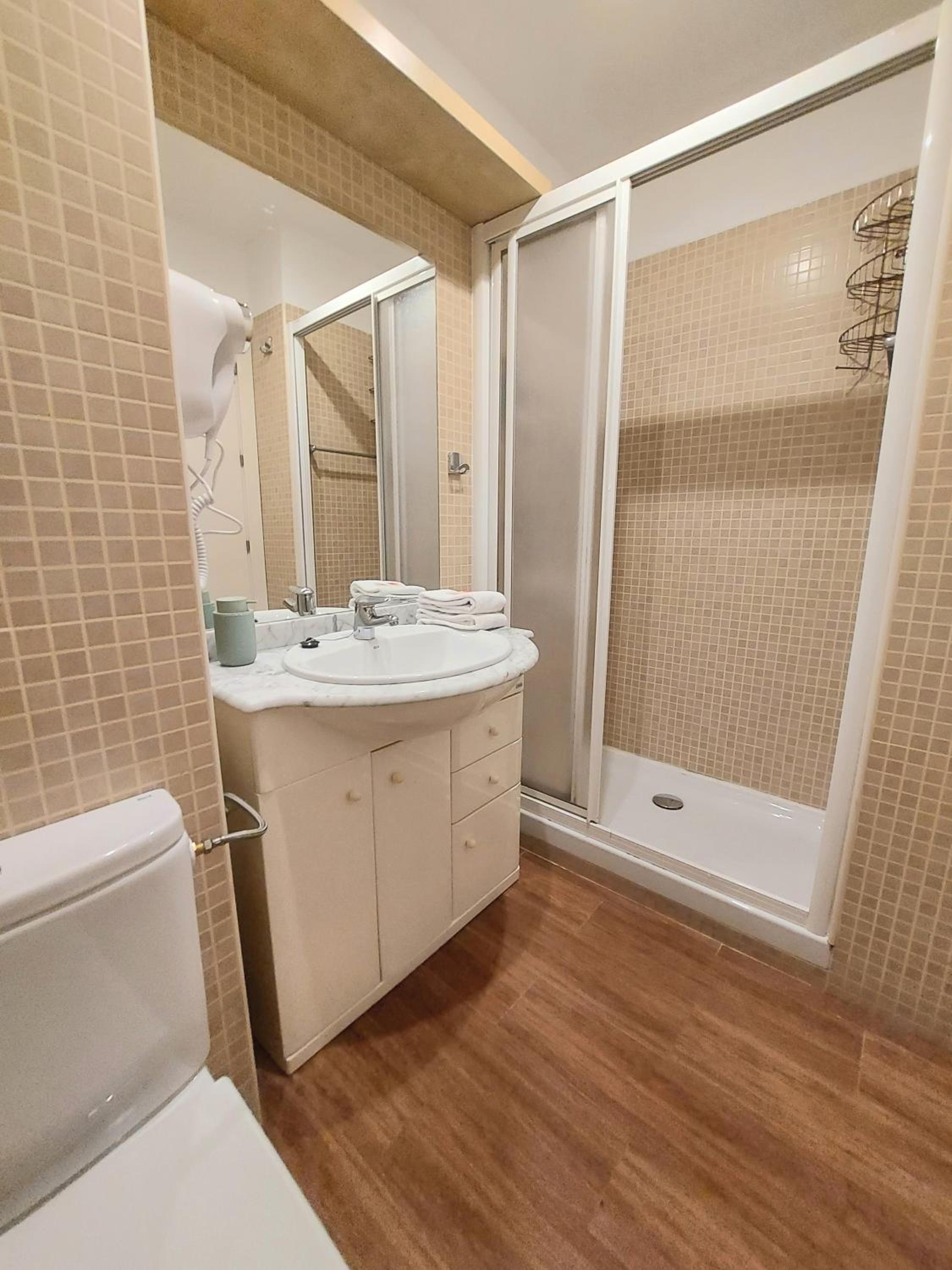 Apartment with Shower