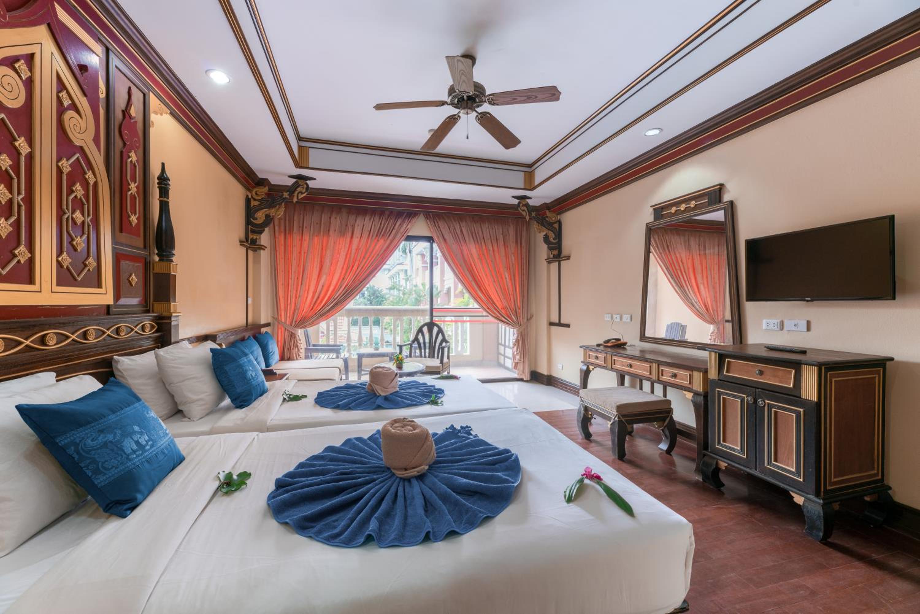 Deluxe Twin Room with Pool View