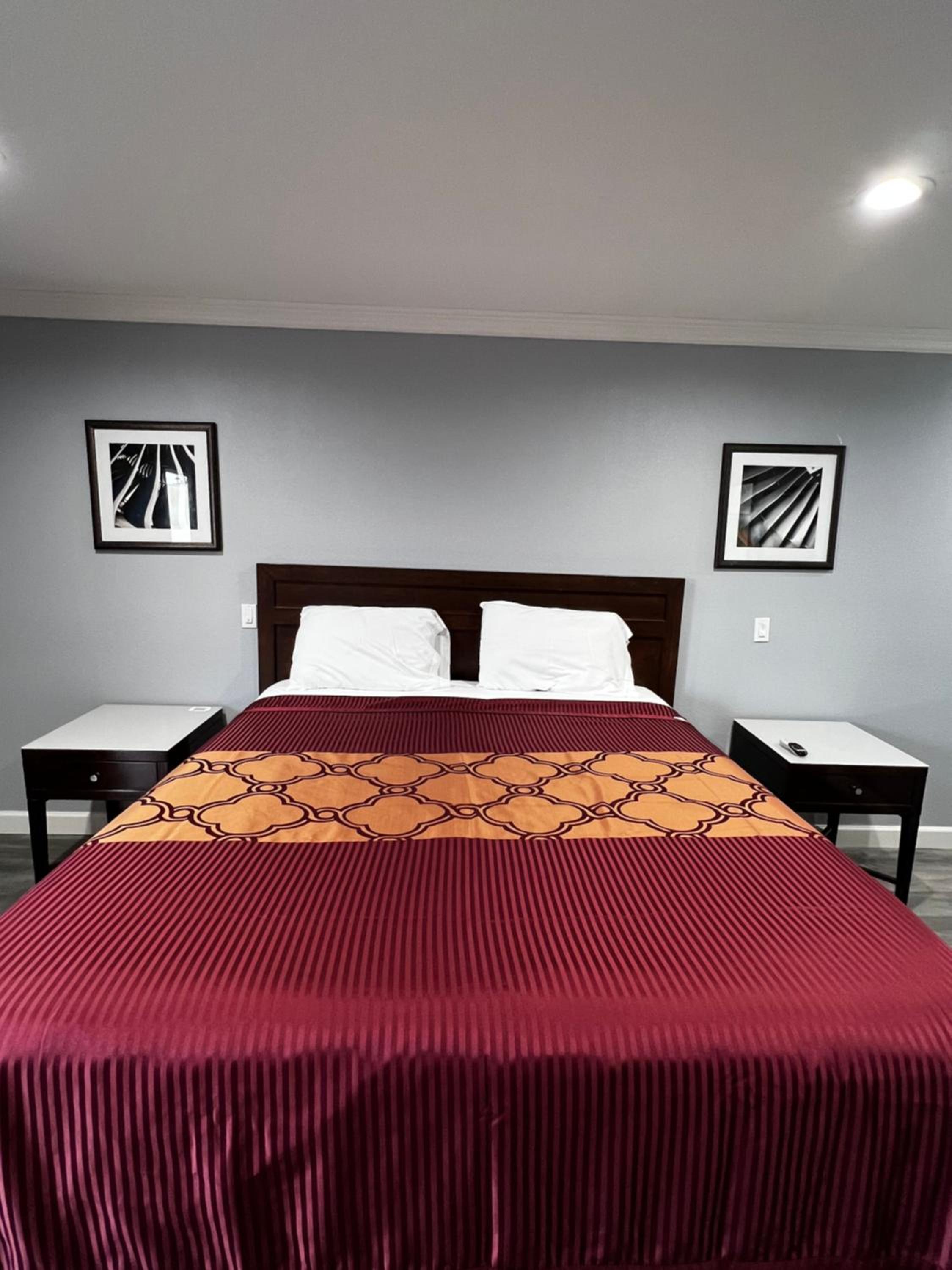 Deluxe King Suite