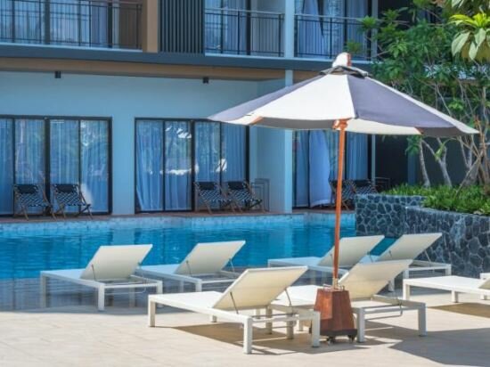 Deluxe Pool Access Room