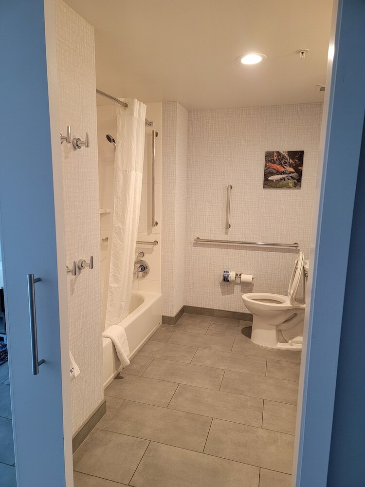Room, 2 Queen Beds, Accessible, Bathtub