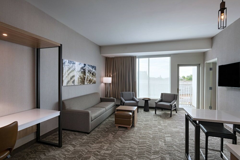 Suite, 1 Bedroom, City View (Balcony)