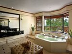 1 Bedroom Suite, 1 King, Oceanfront, Whirlpool в JW Marriott Phuket Resort & Spa