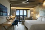 Номер, балкон, вид на море в Saadiyat Rotana Resort & Villas
