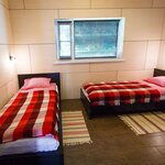 Небольшой двухместный номер с 2 отдельными кроватями в Лавола