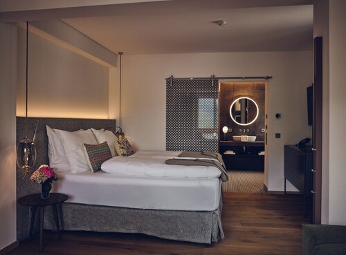 Двухместный номер с 1 двуспальной кроватью, балкон, вид на озеро (Backenstein Wellness) в Seehotel Grundlsee