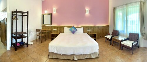 Двухместный номер «Эконом» с 1 двуспальной кроватью, 1 двуспальная кровать «Кинг-сайз», ванна в Ding Jia Garden Resort