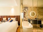 Deluxe Twin City View в La Vela Saigon Hotel