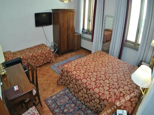 Трёхместный номер Standard в Hotel City