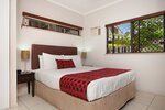 Deluxe Room One Bedroom. Pool View - Non Serviced в Southern Cross Atrium Apartments