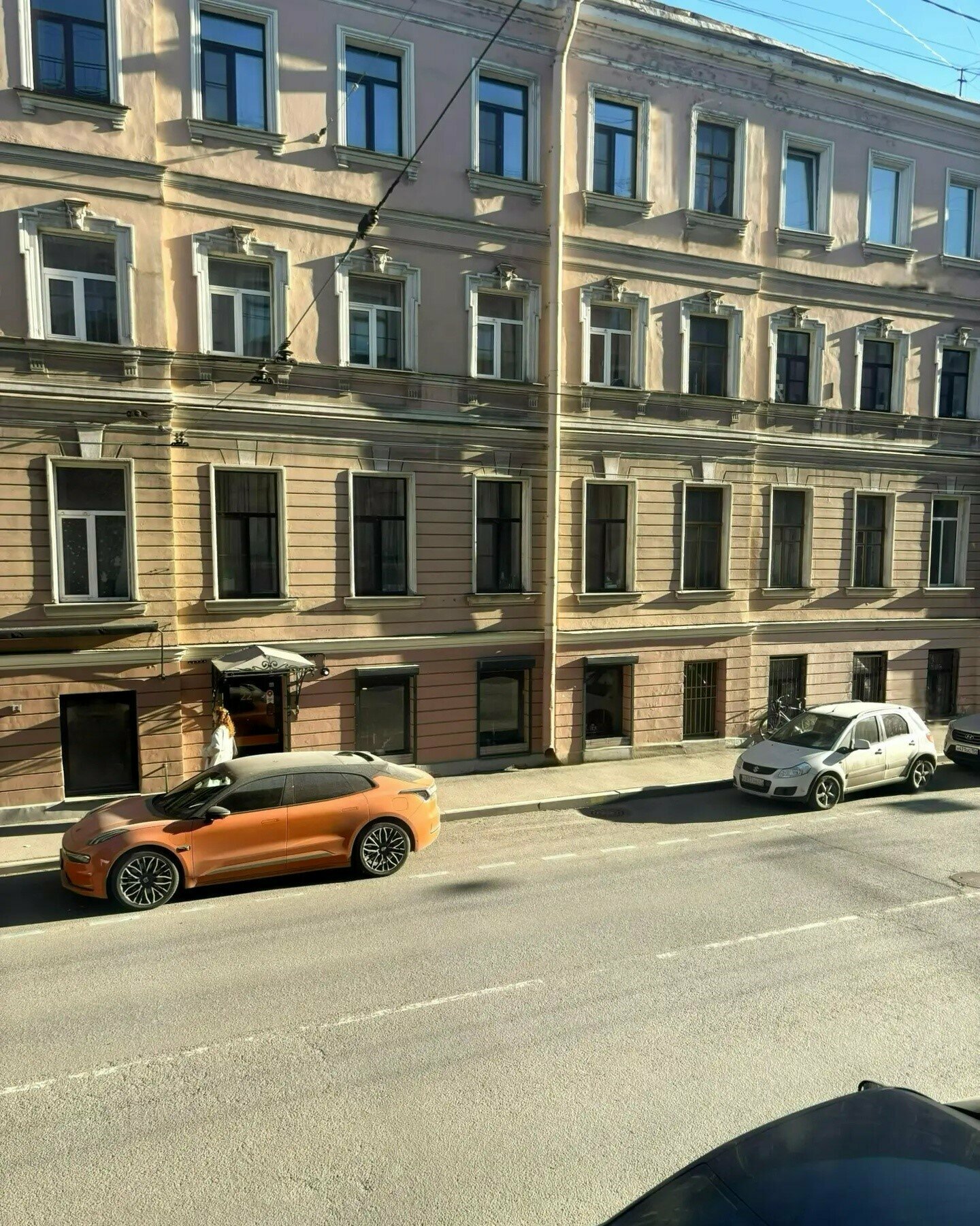 Трехместный семейный номер с общими удобствами и кухней на этаже