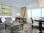 Newly Remodeled Luxury King Suite with Prestige Club Lounge Access в The Venetian Resort Las Vegas