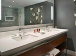 Concierge Lounge Access, Larger Studio, 1 King, Sofa Bed в Toronto Marriott City Centre Hotel