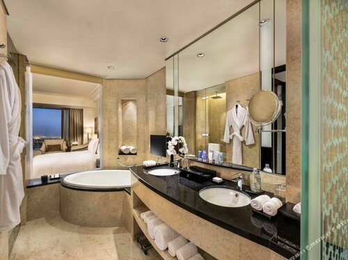 Deluxe Two Double Room With Sea View в Conrad Dubai