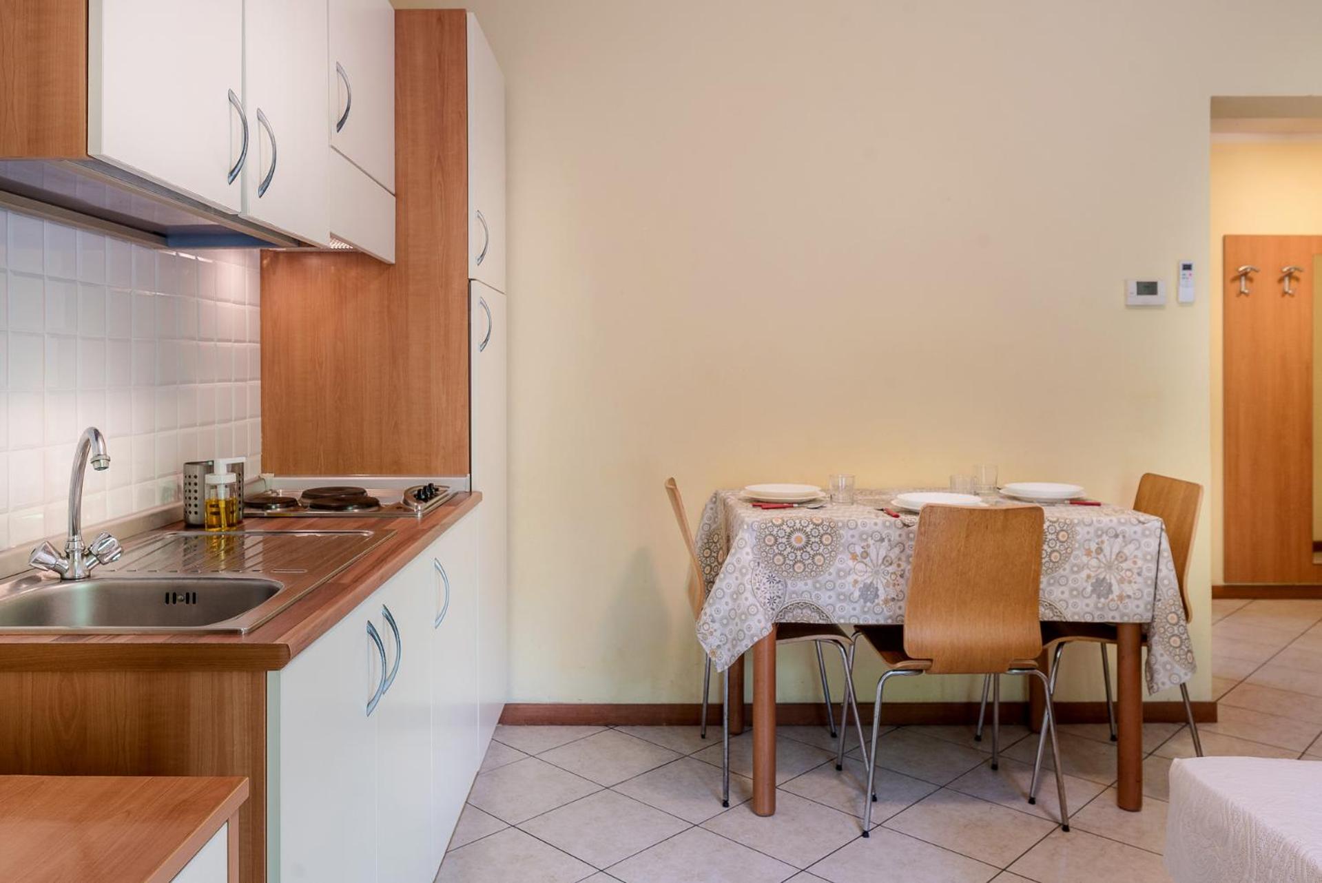Studio - Ground Floor with Garden Access