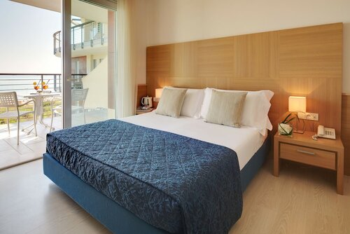 Двухместный номер «Классик» с 1 двуспальной кроватью, 1 двуспальная кровать «Квин-сайз», вид на море в Jesolopalace Hotel & Aparthotel