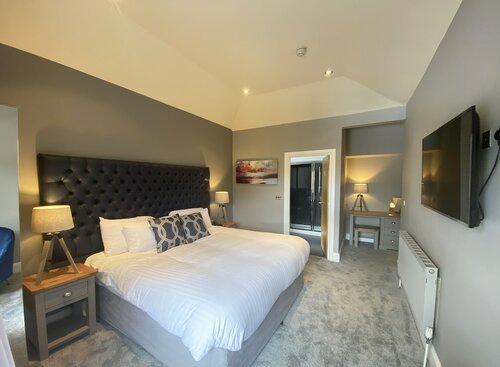 Superior King or Twin Room, 1 King Bed, Double Power Shower, Mountain View в Aberdunant Hall