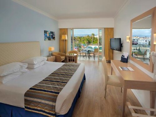 Deluxe Room with Inland View в Olympic Lagoon Resort Paphos