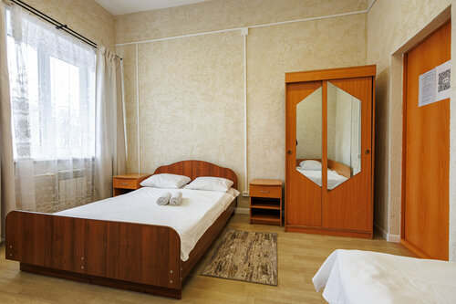 Трехместный номер с общей ванной комнатой