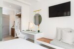 Двухместный номер «Делюкс» с 1 двуспальной кроватью в Elements Sifnos Boutique