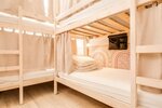 Нижнее место в 14-Местном Общем Номере / Lower Bed in 14-Bed Dorm Room в Centeral