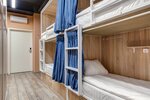 Кровать в 8-и местном общем номере повышенной комфортности в Roomy Hostel