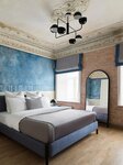 Голубой в Twelve Reasons boutique hotel