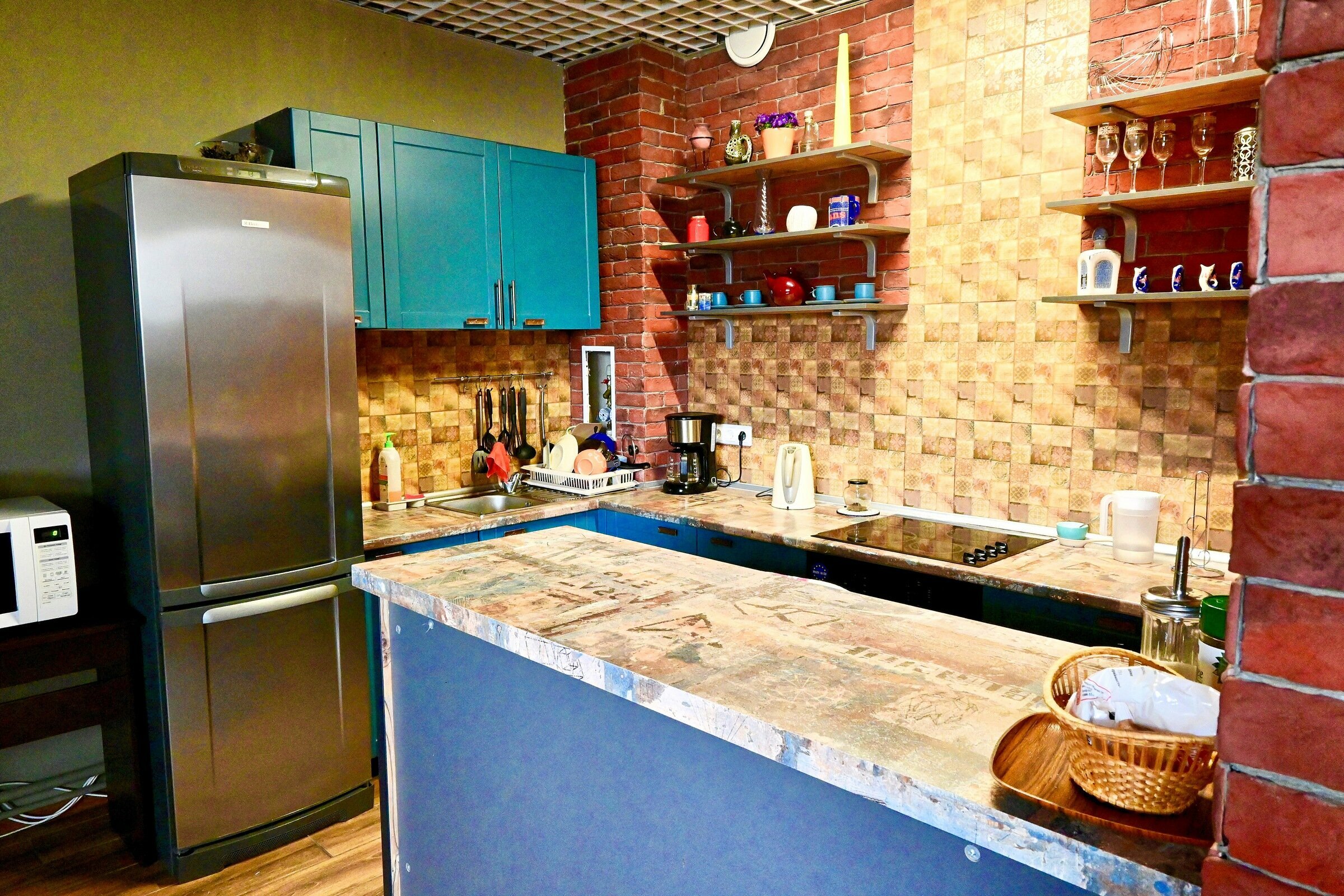 Кровать в общем 6-местном номере для мужчин и женщин